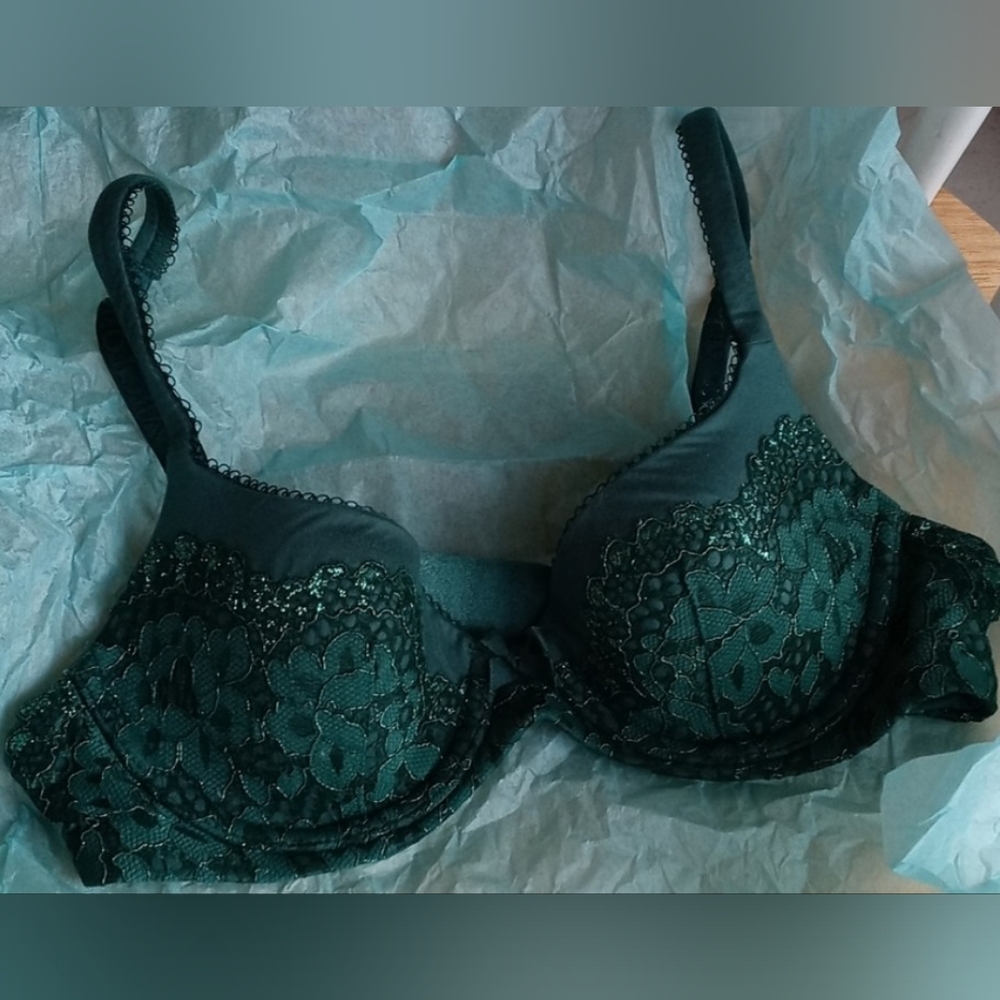 Victoria Secret Bra Padded lace Size 32B